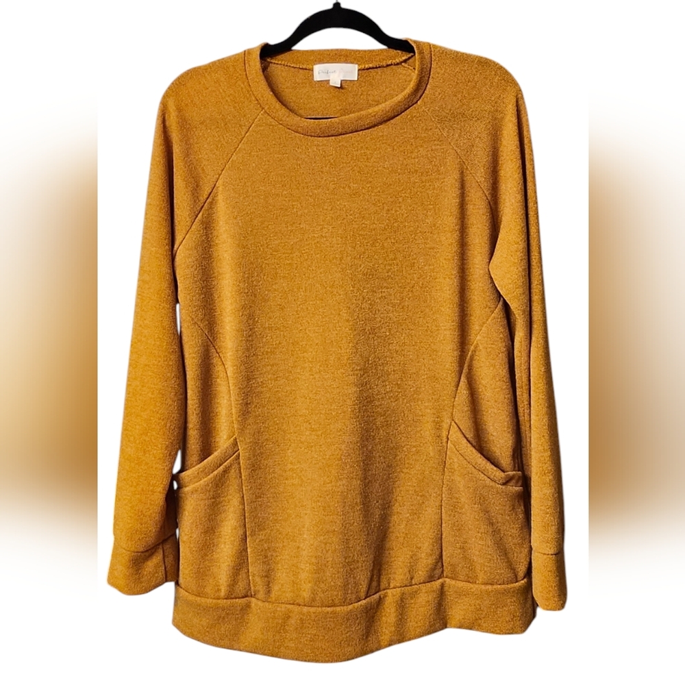 EUC Yellow Long Sleeved Shirt With Front Pockets, Perfect Peach Shirt, Large